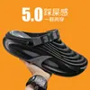 Sapatos furados chinelos masculinos estilo masculino 2026 novo estilo quente sandálias praia uso externo antiderrapante casal chinelos de bico fechado