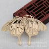 Imitación Li Jingxun joyería DIY cobre color oro 24k 61*41mm mariposa imitación punto esmeralda broche polilla accesorios B1666
