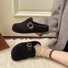 Chinelos Inverno 2026 Femininos para Exterior de Algodão Fivela Pelúcia Lã de Cordeiro Slip-ons Bico Dividido Com Pelo