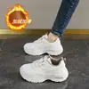 Zapatos Blancos de Suela Gruesa para Aumentar la Altura, Nuevo Estilo de Invierno para Mujer, Zapatos Deportivos Casuales Forrados de Felpa Engrosada, Zapatos Cortos para Mujer, Zapatos Dad