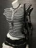 Camiseta de manga corta a rayas de bloques de color estilo chica hot retro americana, diseño de nicho de verano, corte ajustado, top con botón en el hombro regular