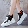 Tênis de cano alto, leves e confortáveis, para mulheres, nova coleção outono/inverno 2026, sapatos casuais versáteis, tênis brancos, forrados com fleece para aquecimento, sapatos de algodão