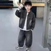 Conjunto Jeans Masculino Primavera e Outono Estilo Coreano Infantil Cool Estiloso Street Style Conjunto de Duas Peças para Crianças Pequenas e Médias Roupas Tendência Cool