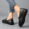Zapatos de Cuero para Mujer de Suela Blanda Antideslizante, Bordados, Estilo Nuevo de Primavera, Ultraligeros y Cómodos, Hechos a Medida, Transfronterizos, Venta al por Mayor Directa