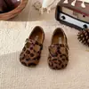 Zapatos Mary Jane color caramelo estilo Ins para niñas, Primavera/Otoño 2026, suela suave, tira en T para bebé, zapatos pequeños de piel