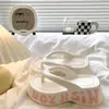 Chinelos Super Populares Ultra-Confortáveis para Mulheres, Uso Externo de Verão, Novo Estilo Primavera 2025, Sandálias Antiderrapantes com Solado Grosso para Pessoas Baixinhas