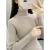 Suéter de cuello alto para mujer OEM 2026 otoño e invierno nuevo estilo coreano color liso manga larga corte ajustado jersey corto capa interior gruesa