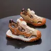Sandalias Infantiles Cerradas 2026 Verano Nuevo Estilo para Niños Suela Suave Ligeras Hebilla Giratoria Talla 38 Niños Medianos y Grandes Zapatos de Playa