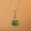 Collar Elegante con Colgante de Calabaza de Jade Hetian Chapado en Oro S925 de Moda y Tendencia con Patrón de Llama