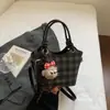 Bolsa de Mão Elegante, Simples e Leve para Mulheres 2025 Nova Bolsa de Ombro Único de Aparência Sofisticada Bolsa Transversal Xadrez de Nicho