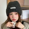 Gorro de Lã Grossa Feminino para Outono e Inverno, Quente e Protetor de Orelhas, Faz o Rosto Parecer Menor