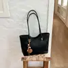 Bolsa feminina de grande capacidade transfronteiriça 2026 nova moda elegante bolsa de ombro casual bolsa tote retrô para aula e deslocamento