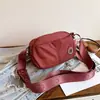 Bolsa Transversal Estilo Simples Feminina 2026 Nova Versátil Leve Impermeável Nylon Bolsa para o Dia a Dia Multicamadas Bolsa para Celular de Viagem