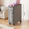Estante de Almacenamiento para Equipo de Fitness de Piso para Interiores con Ruedas, Cesta de Almacenamiento para Esterilla de Yoga y Rodillo de Espuma, Cesta Organizadora para Raquetas de Tenis
