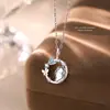 Diseño Original Gato de la Luz de Luna Jugando con Collar de Mariposa para Mujer, Cadena Circular Versátil Dulce y Linda para Clavícula, Accesorio de Cuello de Aleación de Cobre