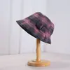 Sombrero de cubo de cuadros retro multicolor para mujer en otoño e invierno, de alta gama, con ala frontal larga y trasera corta, ala corta asimétrica, sombrero de ala corta