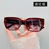 Óculos de Sol com Hastes Largas e Letras, Estilo de Luxo, Vermelho Vinho Glamoroso, Óculos de Sol Modernos, Armações de Estilo Europeu e Americano, Óculos de Sol Quadrados Grandes