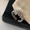 Anel de Zircônia Margarida Estilo Luxo Leve para Mulheres, Design de Nicho com Toque de Alto Padrão, Anel Aberto de Zircônia Delicado para o Dedo Indicador