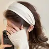2026 Nuevo Estilo Diadema de Mujer Plisada de Ala Ancha Sensación de Alta Gama Cubre la Parte Superior del Cráneo Hace que la Cara se Vea Más Pequeña Cubre la Raya del Cabello Pinza para el Cabello Accesorio para el Cabello
