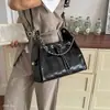 Alça de Corrente Elegante Nova Bolsa Transversal Casual para o Dia a Dia Grande Capacidade Ombro Único Estilo 2026 Bolsa Saco Acolchoada para Mulheres
