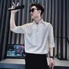Camisa Masculina Elegante de Meia Manga Duplex Decote V Moda Seda Gelada Manga Média 2025 Novo Verão Top de Meia Manga com Toque de Luxo