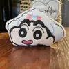 Lindo Vestido Crayon Shin Nueva Muñeca de Peluche Broche Sanrio Shin Nuevo Colgante Chirriante Accesorios para Bolsos Dibujos Animados