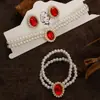 Collar y pulsera de perlas de imitación con flor de diamante francés, cadena de clavícula de nicho de moda, joyería de alta gama que combina con todo.