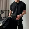 Camisa polo masculina de manga curta, estilo americano, peso pesado, madura e sofisticada, com punhos ajustados, adequada para fitness, esportes e uso casual, gola Henley de verão