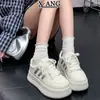Couro Genuíno Solado Grosso Aumento de Altura Sapatos Brancos Sapatos Femininos 2026 Outono Novo Versátil Cadarço Tênis Casual Esportivo