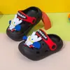 Tamancos de Verão Novo Estilo para Meninos, Sandálias Fechadas Antiderrapantes Infantis, Sapatos Respiráveis Macios com Solado Macio para Bebê, Uso Duplo em Casa e ao Ar Livre