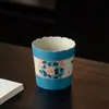Taza de Café de Cerámica con Niebla Roja Pintada a Mano y Flores Azules, Alto Valor Estético, Adecuada para Uso Doméstico, También Adecuada para Té y Leche
