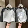 Camiseta de Manga Larga con Retazos para Niña, Capa Base DeRong Ropa de Otoño 2026 Nuevo Top Térmico Interior para Niños Otoño/Invierno