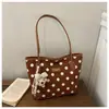 Comercio exterior transfronterizo estilo coreano retro texturizado exquisito para el día a día 2026 otoño lunares bolso de mano tipo tote de gran capacidad