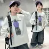 Camiseta larga estampada holgada de estilo coreano para niños, nuevo modelo 2026 para niños mayores, camiseta casual de algodón puro para primavera y otoño