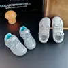 Colección Otoño 2026: Zapatillas de Entrenamiento Estilo Alemán para Niños, Suela Blanda, Cómodas, Estilo Coreano, Modernas, Versátiles y Zapatillas Deportivas Casuales para Niños y Niñas