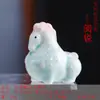 Estatueta de Animal de Chá de Cerâmica, Cavalo Pequeno Fresco e Fofo Obra de Arte para Mesa de Chá