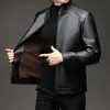 Jaqueta de Couro PU Masculina para Primavera e Outono com Gola Alta, Nova Jaqueta de Couro Casual da Moda para Homens Jovens e de Meia-Idade, Top Estiloso com Forro de Lã