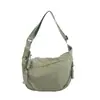 Bolsas de ombro lisas estilo francês para atacado, modernas e versáteis, com um toque de luxo, adequadas para estudantes e com grande capacidade e design crossbody.
