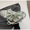 Nova Bolsa de Pérolas com Laço Estilo Chinês para Mulheres 2025 Primavera e Verão Novo Estilo Bolsa de Ombro Transversal de Alta Qualidade na Moda Bolsa de Braço