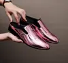 Pantuflas de media caña brillantes de punta fina de talla grande para hombre, mules casuales, zapatos de cuero simples dorados slip-on de moda