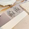 Brincos Plissados Irregulares em Forma de C para Mulheres, Venda Quente Transfronteiriça, Ouro 18K, Não Desbota, Luxo Leve, Elegantes e de Alta Qualidade, Atacado