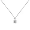 Collar Colgante de Cerradura Pequeña de Diamante Brillante con Concha Plateada de Plata S925 para Mujer Diseño de Lujo Ligero Cadena Versátil para la Clavícula