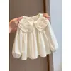 Top preppy de manga larga para niña para primavera y otoño de 2026, con un moderno diseño floral en 3D y un cuello de muñeca