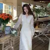 Vestido de encaje transfronterizo elegante de color liso con botones, escote en V y mangas abullonadas, elegante y forrado, corte ajustado con cintura ceñida, vestido largo de línea A