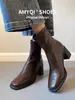 Botas super estilosas, botas de tornozelo pretas elásticas com salto grosso retrô para mulheres, novo modelo da primavera de 2026, botas finas versáteis para mulheres baixinhas