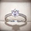 Anillo de Boda de Diamante Joker de Moda para Mujer Chapado en Platino de Moissanita de 1 quilate Clásico Agitar Voz en Vivo Fábrica Venta al por Mayor