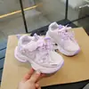 Zapatos deportivos para niños, zapatos tipo "dad shoes" para niñas, de malla transpirable, ligeros, cómodos, zapatos blancos florales para estudiantes de primaria, zapatillas de running de malla