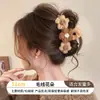 Presilha de cabelo estilo vintage que não danifica os fios, na cor café com toque de luxo, presilha de tubarão de pelúcia, acessório de cabelo fofo e doce para penteados presos.