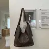 Bolso de Gran Capacidad para Mujer 2025 Nuevo Otoño e Invierno Moda Patrón Tejido Bolso de Hombro Mensajero Retro para Viajero Bolso Balde
