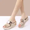 Pantuflas para Mujer Verano 2025 Nueva Moda Plataforma Suela Gruesa Tacón de Cuña Chanclas con Lentejuelas para Mujer Calzado Exterior Sandalias Ligeras para Mujer